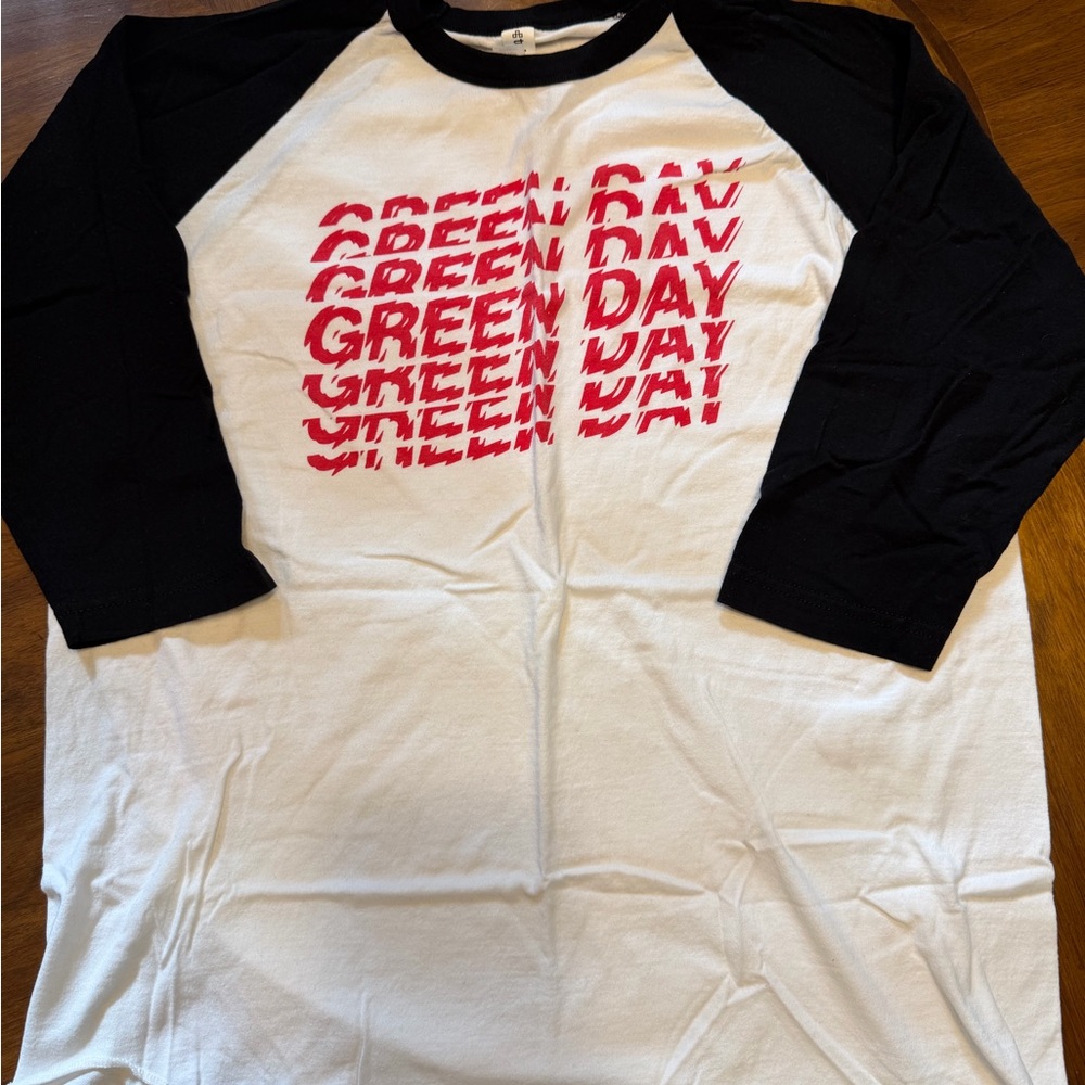 Green Day Raglan Shirt (XL)

Purchased during 2021 Hella Mega Tour. Worn once.